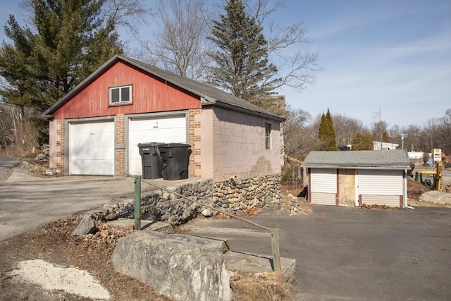 view of detached garage