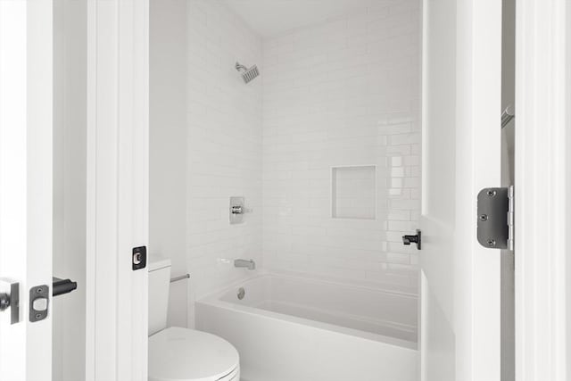 bathroom featuring toilet and washtub / shower combination