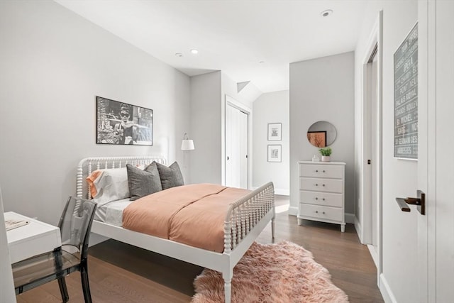 bedroom featuring recessed lighting, baseboards, and dark wood-style flooring