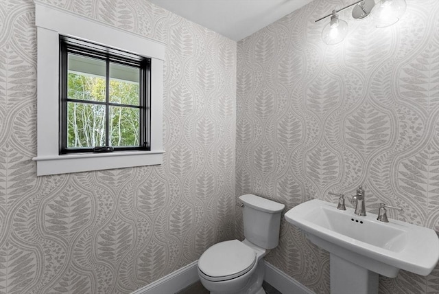 bathroom featuring toilet and sink