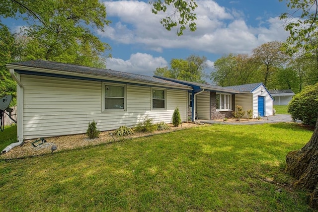ranch-style home with a front lawn