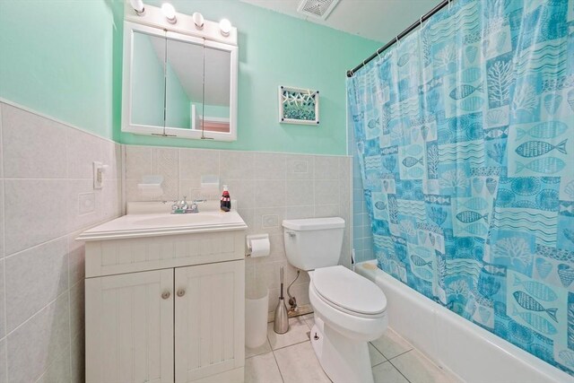 full bath featuring visible vents, toilet, shower / tub combo with curtain, tile patterned floors, and vanity