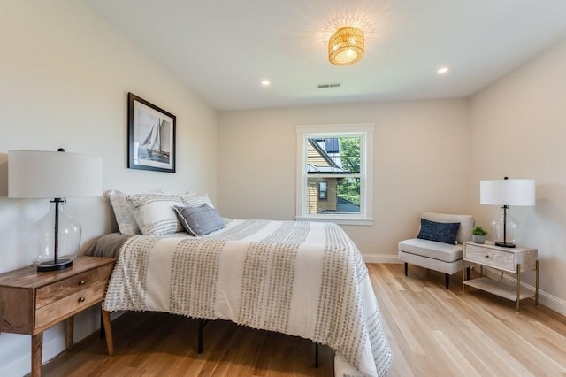 bedroom with recessed lighting, baseboards, visible vents, and light wood-type flooring