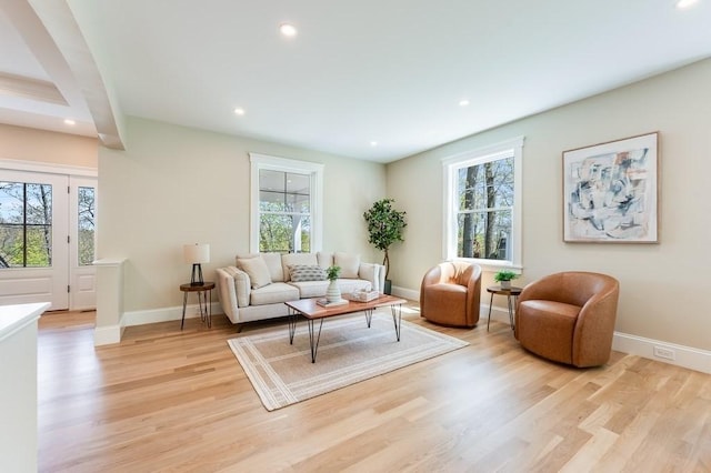 living room with plenty of natural light, recessed lighting, baseboards, and light wood-type flooring