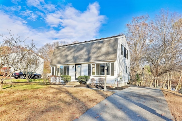 new england style home featuring a porch