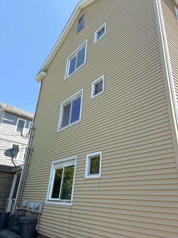 30-32 Loxwood St, Worcester, MA 01604 - view of side of home