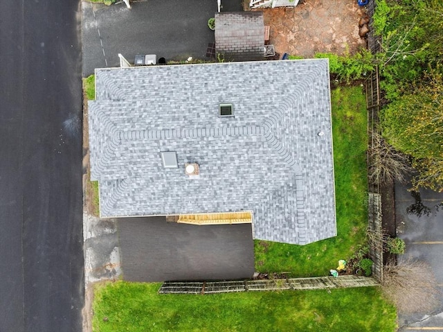 aerial view of property and surrounding area
