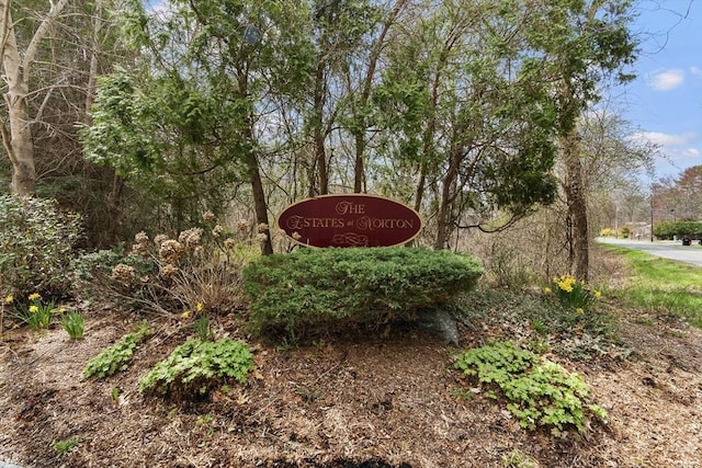 view of community / neighborhood sign