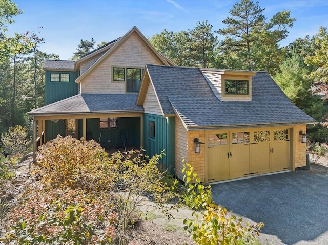 view of front facade featuring a garage