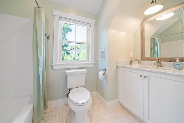 full bathroom featuring shower / bath combo with shower curtain, vanity, vaulted ceiling, and toilet