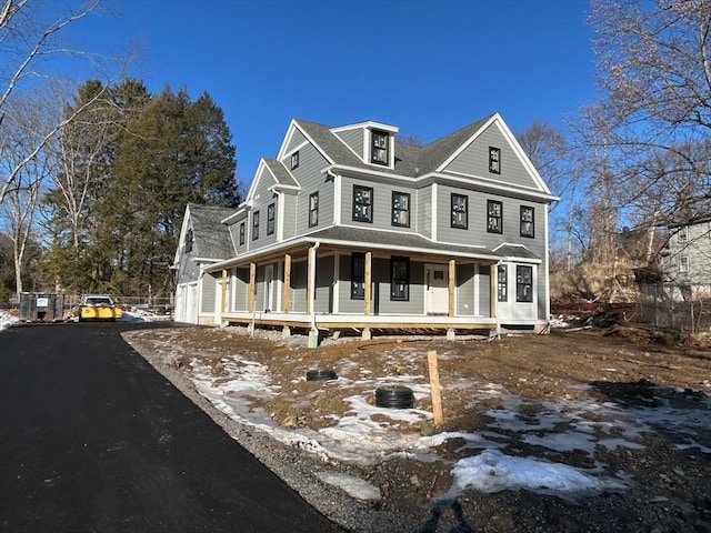 view of front of property featuring a porch and driveway