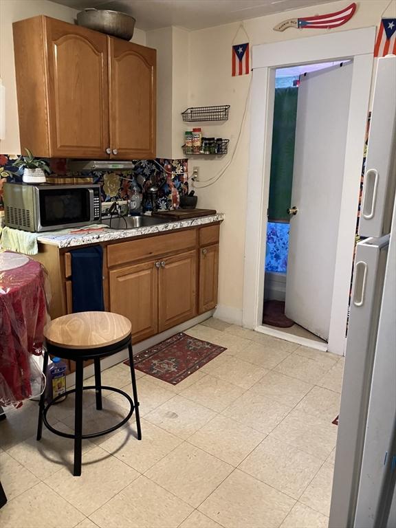 kitchen featuring sink