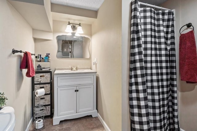 full bathroom with toilet, curtained shower, baseboards, and vanity