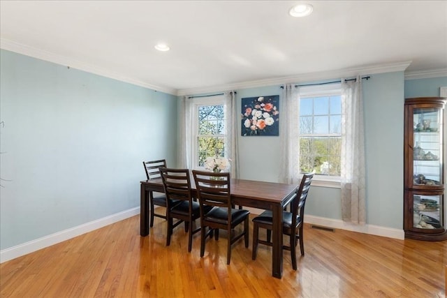 dining area with recessed lighting, baseboards, ornamental molding, and light wood-style flooring