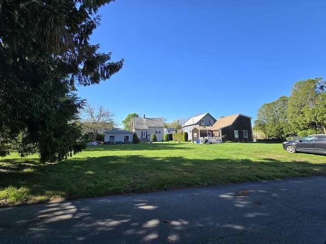 view of front of property with a front yard