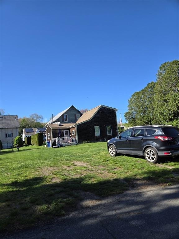 view of front of house with a front yard and covered porch