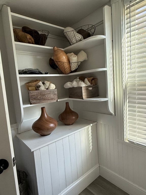 interior details with hardwood / wood-style floors