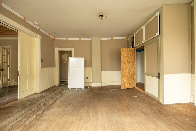 empty room with crown molding and hardwood / wood-style floors