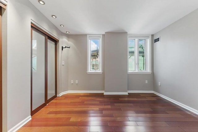 10 Rogers St Unit Ph19, Cambridge, MA 02142 - spare room with recessed lighting, baseboards, visible vents, and wood finished floors