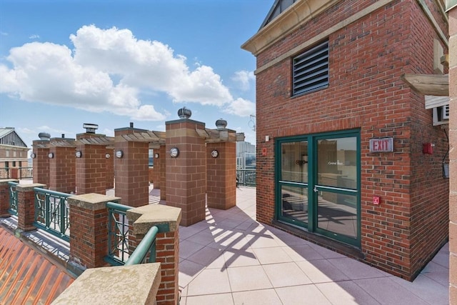 10 Rogers St Unit Ph19, Cambridge, MA 02142 - view of patio / terrace with a balcony