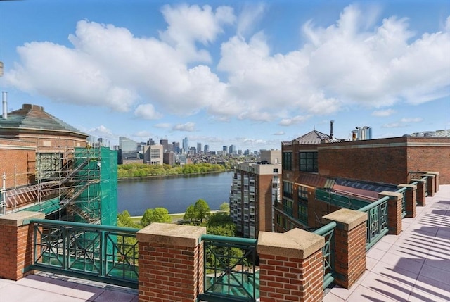 10 Rogers St Unit Ph19, Cambridge, MA 02142 - property view of water featuring a city view