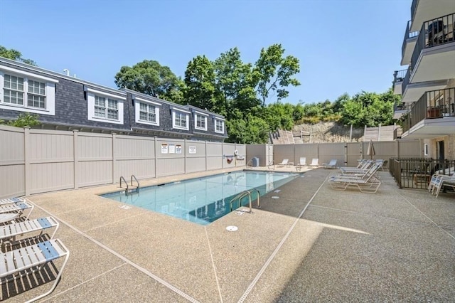 view of swimming pool featuring a patio