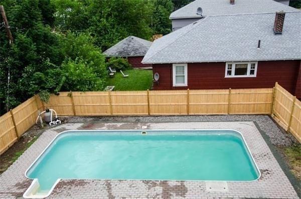 view of swimming pool