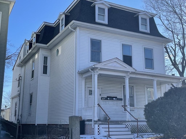 view of front of house featuring a porch