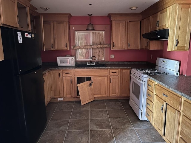 kitchen featuring white appliances, sink, pendant lighting, dark tile patterned flooring, and range hood