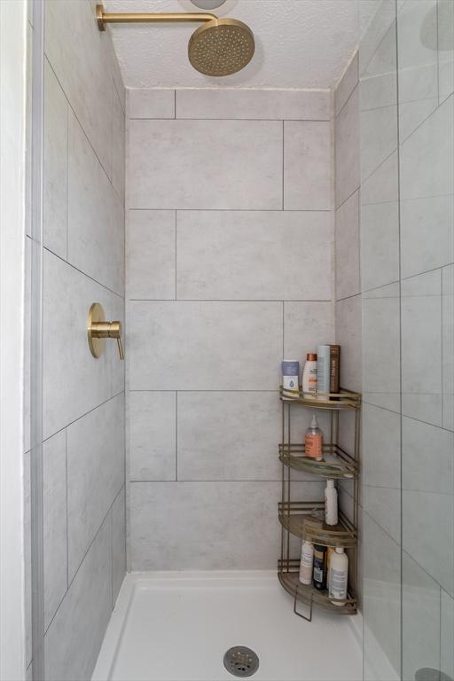 3 Treasure Way Unit 3, Ashland, MA 01721 - full bathroom featuring tiled shower