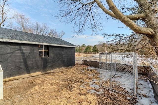 view of yard featuring an outbuilding and fence