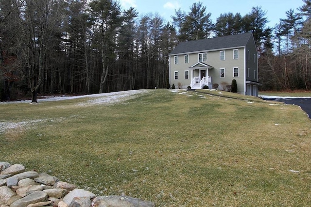 view of front facade with a front yard