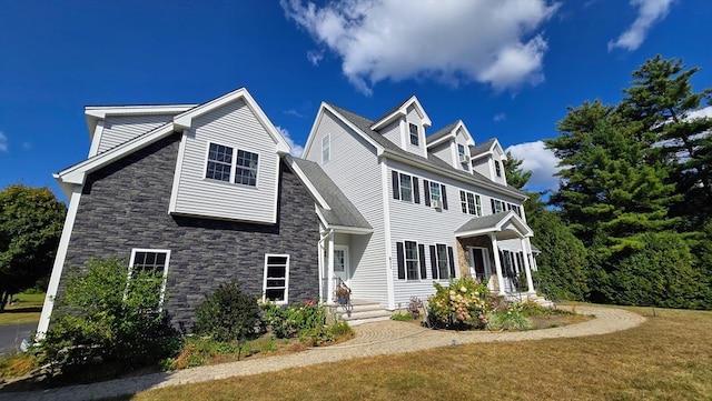 view of front facade with a front yard