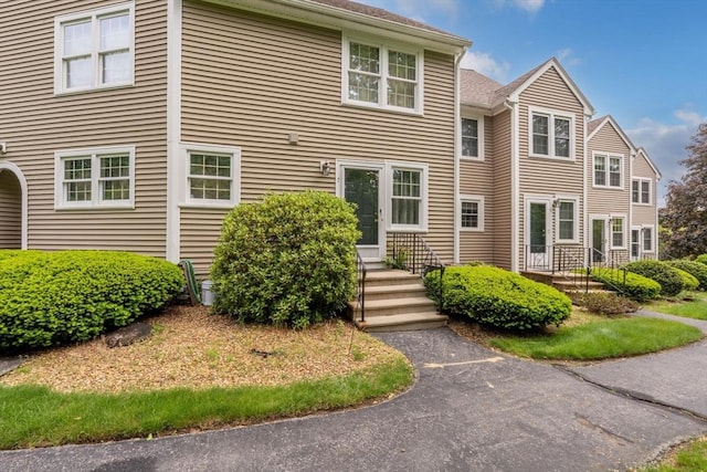 7 Hovey Pond Dr Unit 7, Grafton, MA 01536 - view of townhome / multi-family property