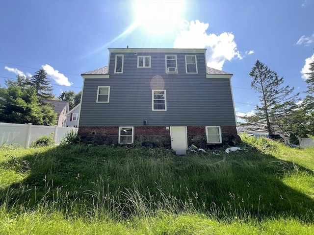 14 Waldo Ct, Haverhill, MA 01835 - view of side of home