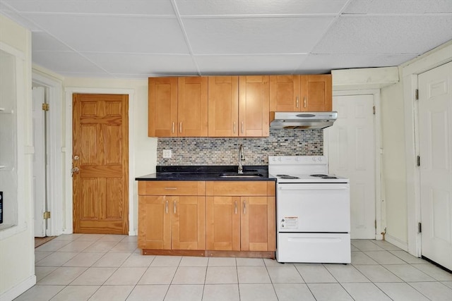 kitchen featuring white range with electric stovetop, a paneled ceiling, sink, and tasteful backsplash