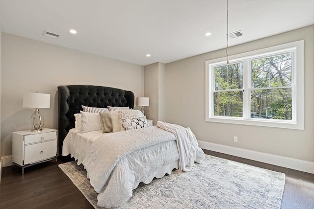 bedroom with visible vents, recessed lighting, and baseboards