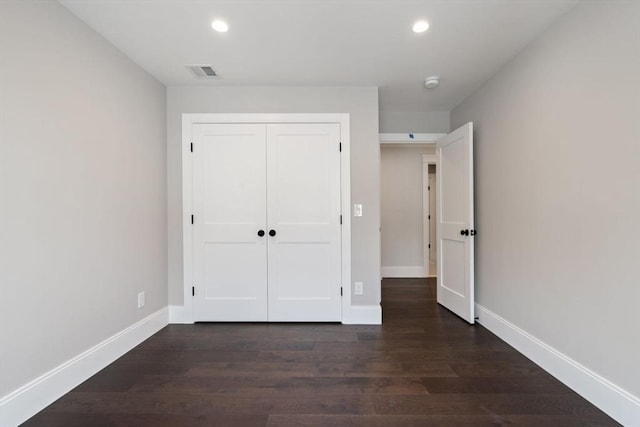unfurnished bedroom with baseboards, dark wood-type flooring, recessed lighting, and visible vents