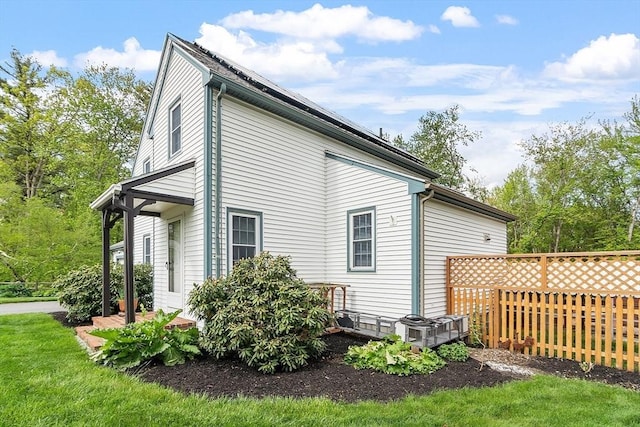 17 Lantern Ln, Leominster, MA 01453 - view of side of property