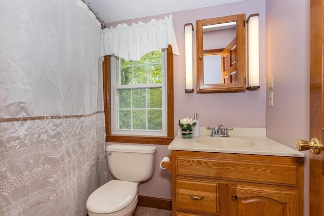 full bath featuring toilet, vanity, and a shower with curtain
