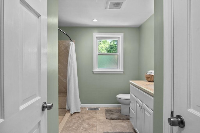 6 Myers Ln, Newbury, MA 01922 - full bathroom featuring toilet, vanity, baseboards, curtained shower, and recessed lighting