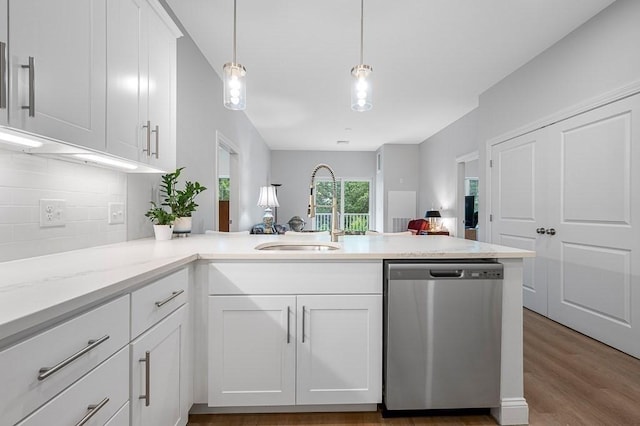 3302 Briarwood Vlg Unit 3302, Clinton, MA 01510 - kitchen with stainless steel dishwasher, tasteful backsplash, a peninsula, white cabinets, and open floor plan