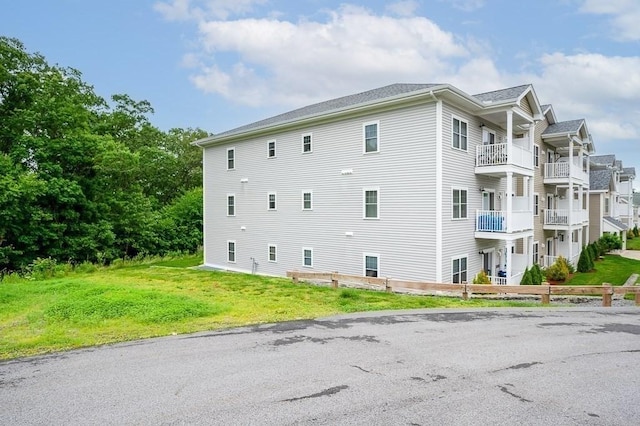 3302 Briarwood Vlg Unit 3302, Clinton, MA 01510 - view of side of home