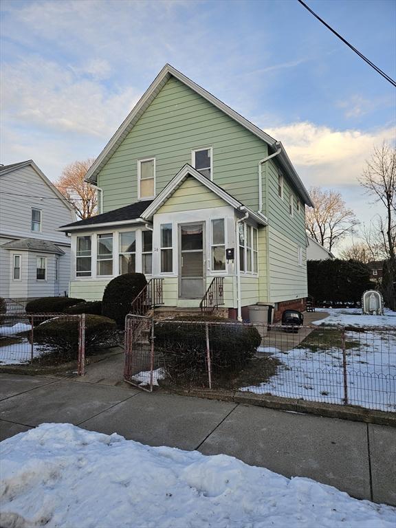 view of front of property