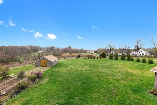 view of yard featuring a rural view and an outdoor structure