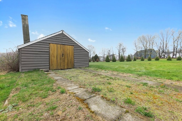 view of outdoor structure featuring an outbuilding