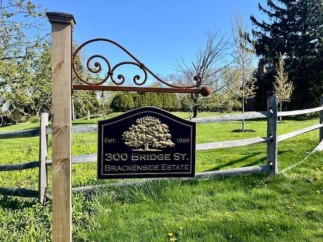 community sign featuring a yard