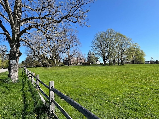 view of yard featuring a rural view