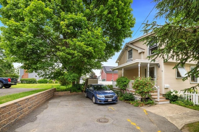 9 Emerson Ct, Winchester, MA 01890 - view of side of home with a porch