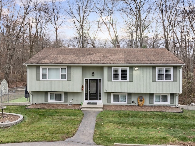 split foyer home with a front yard